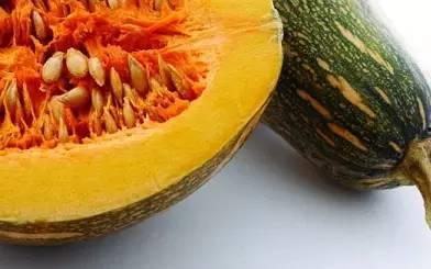 陇南康县女网红吃瓜,揭秘网红背后的生活点滴”